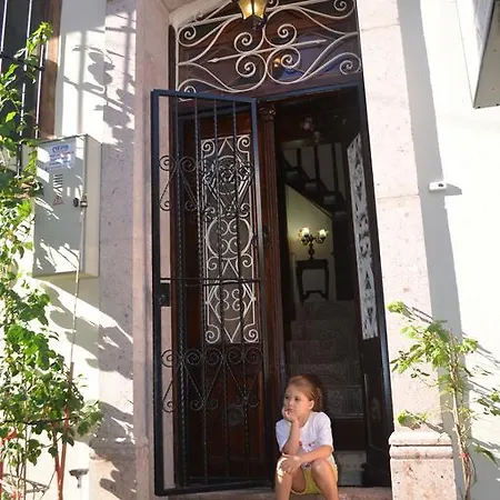 Papazin Konagi Konukevi Ayvalı