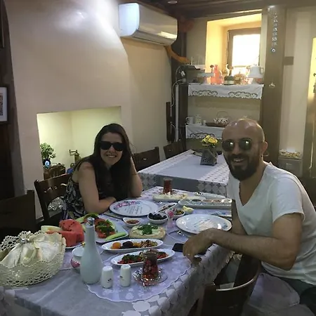 Papazin Konagi Konukevi Ayvalı