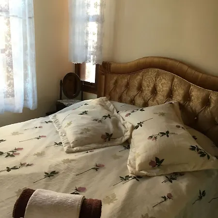 Konukevi Papazin Konagi Ayvalı
